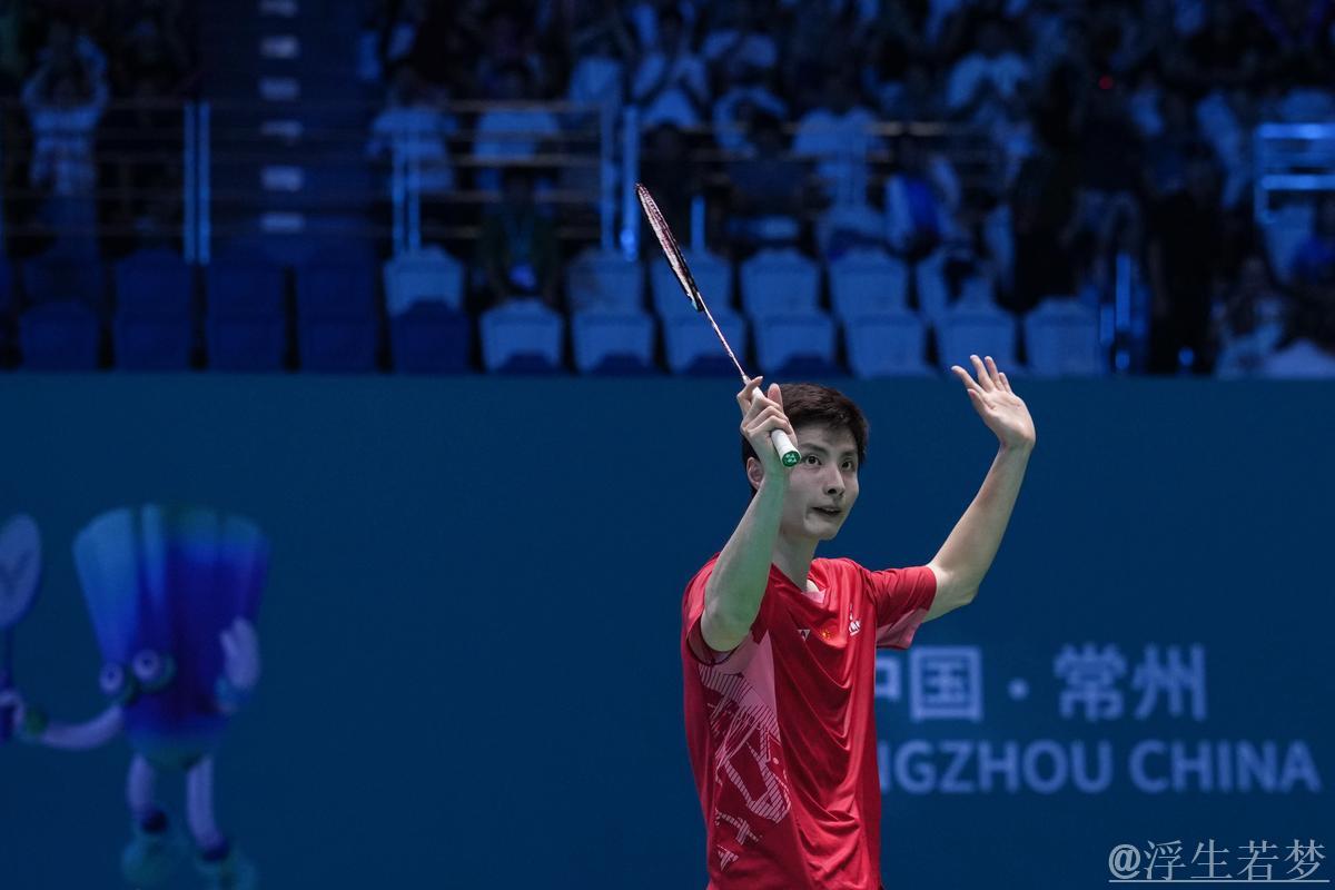 石宇奇逆转王正行摘得中国羽毛球公开赛男单桂冠