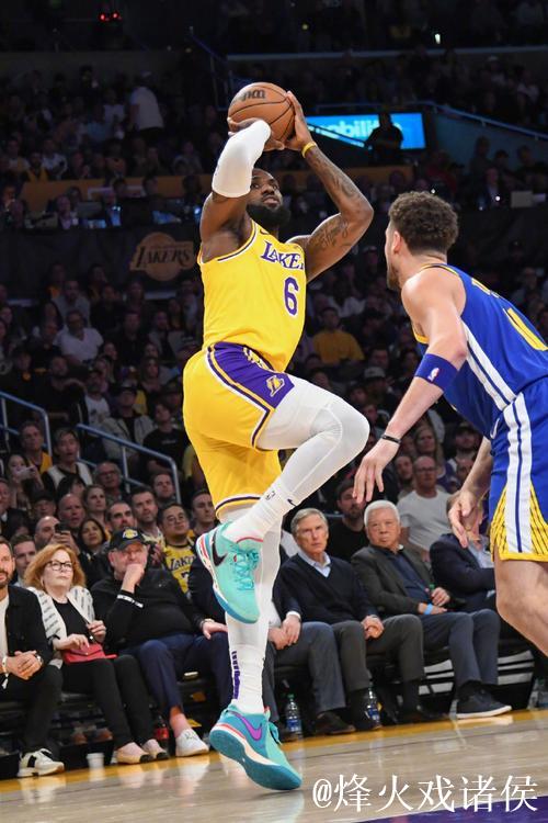 浓眉33+11詹姆斯27+14 湖人险胜爵士回西部第5